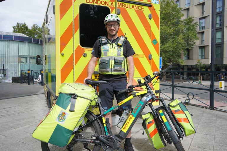 Featured image for Cycle paramedic leads London Ambulance Service to win national award