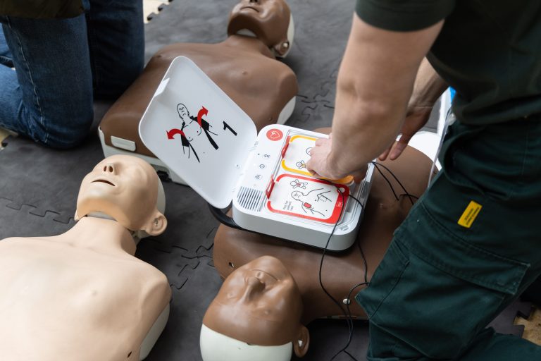Featured image for London Ambulance Charity receives boost to install life-saving defibrillators in ‘defib deserts’