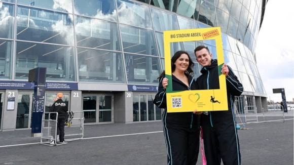 Featured image for Ambulance medic urges Londoners to take the plunge at London Ambulance Charity abseil